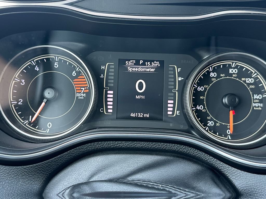 Used 2019 Jeep Cherokee Latitude Plus w/ Cold Weather Group AWD/4WD image 18