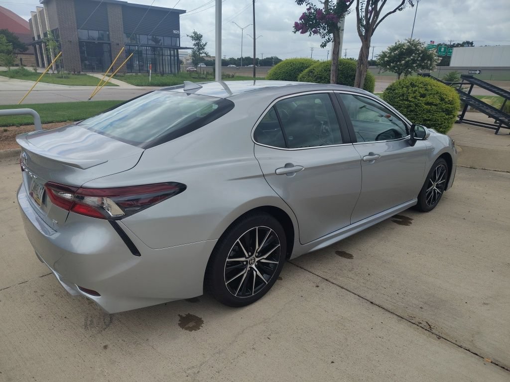 Used 2024 Toyota Camry SE FWD image 11