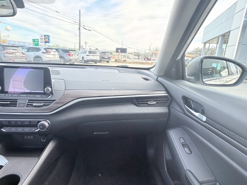 Used 2025 Nissan Altima 2.5 SV image 11