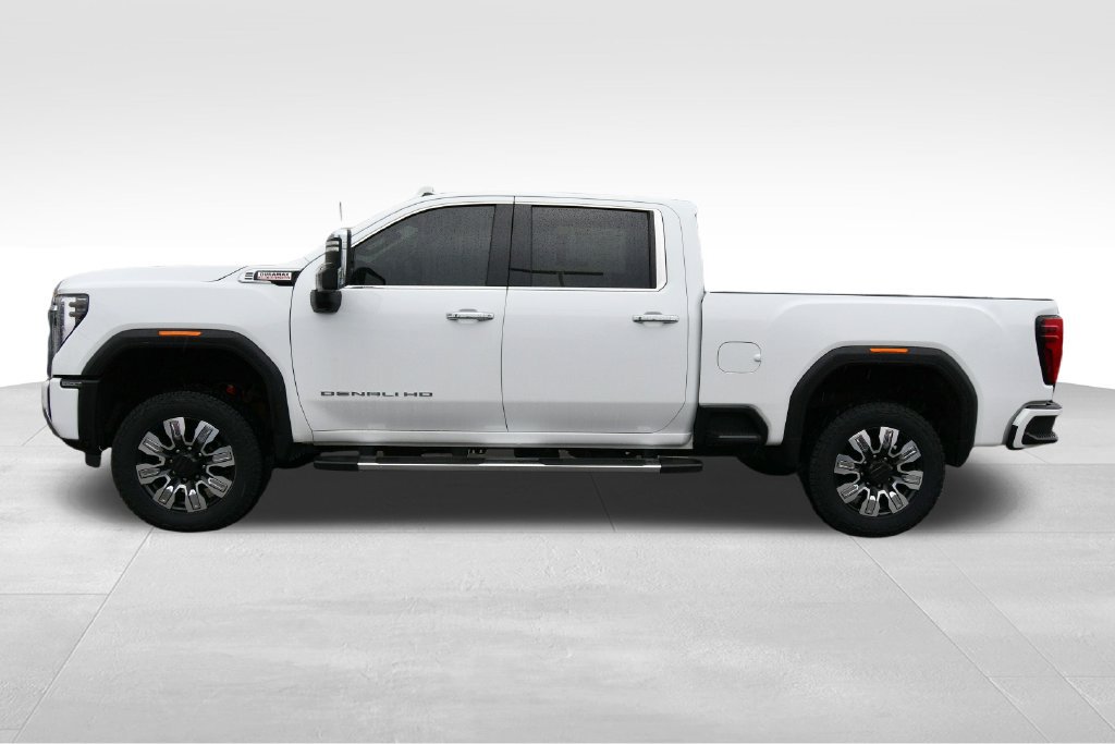 Used 2024 GMC Sierra 3500 Denali w/ Technology Package AWD/4WD image 4