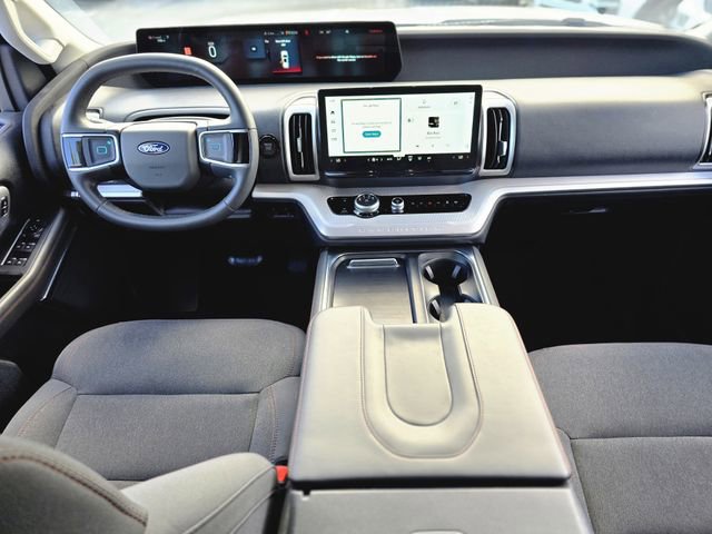 Used 2025 Ford Expedition Active image 14