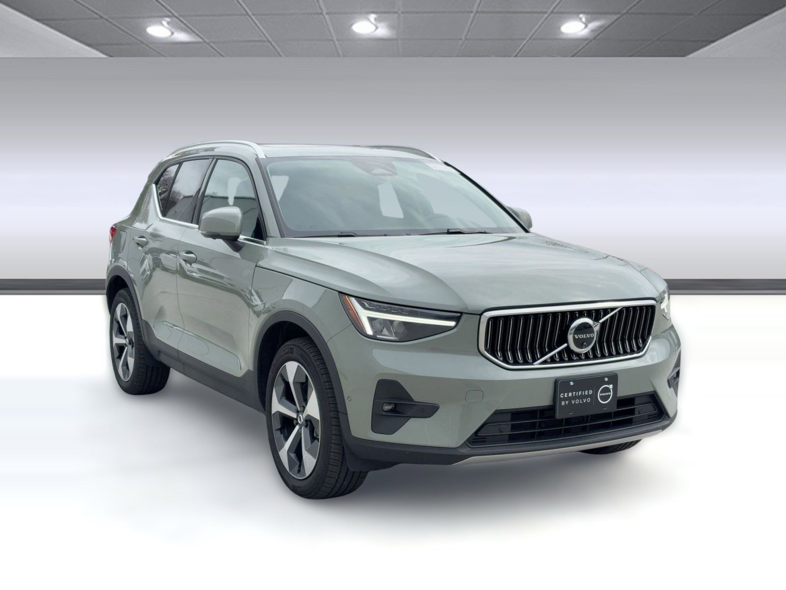 Certified 2025 Volvo XC40 B5 Plus image 7