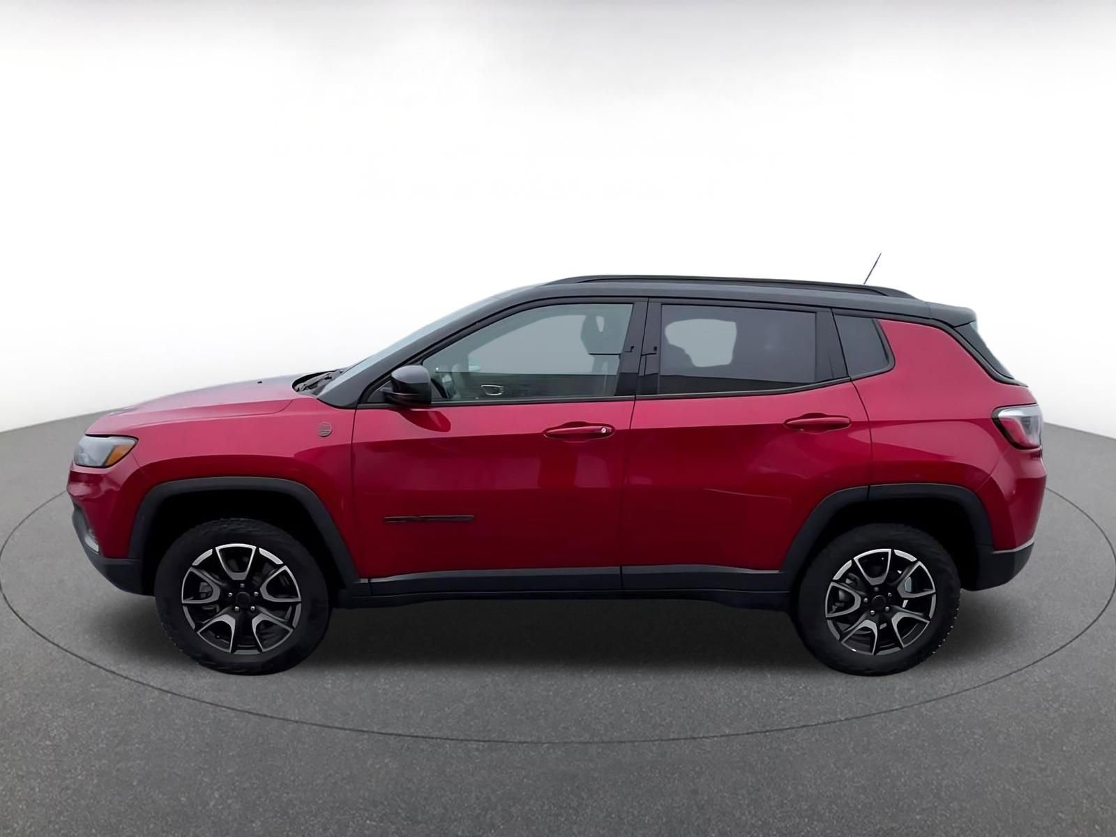 Used 2025 Jeep Compass Trailhawk AWD/4WD image 9