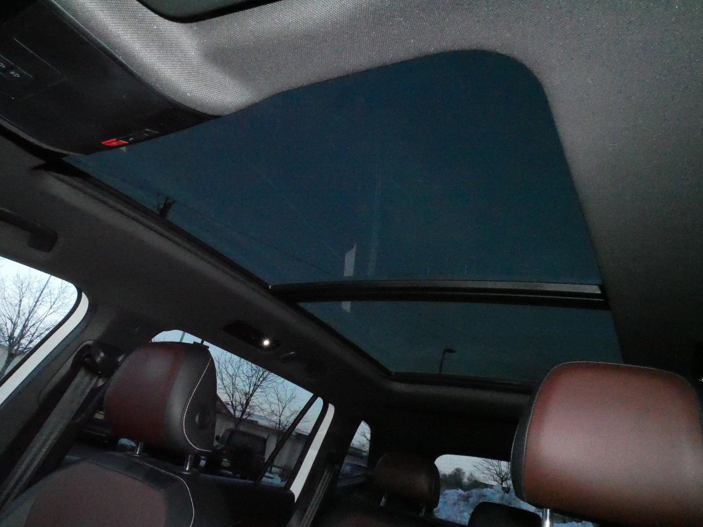 Certified 2022 Volkswagen Tiguan SEL R-Line image 35