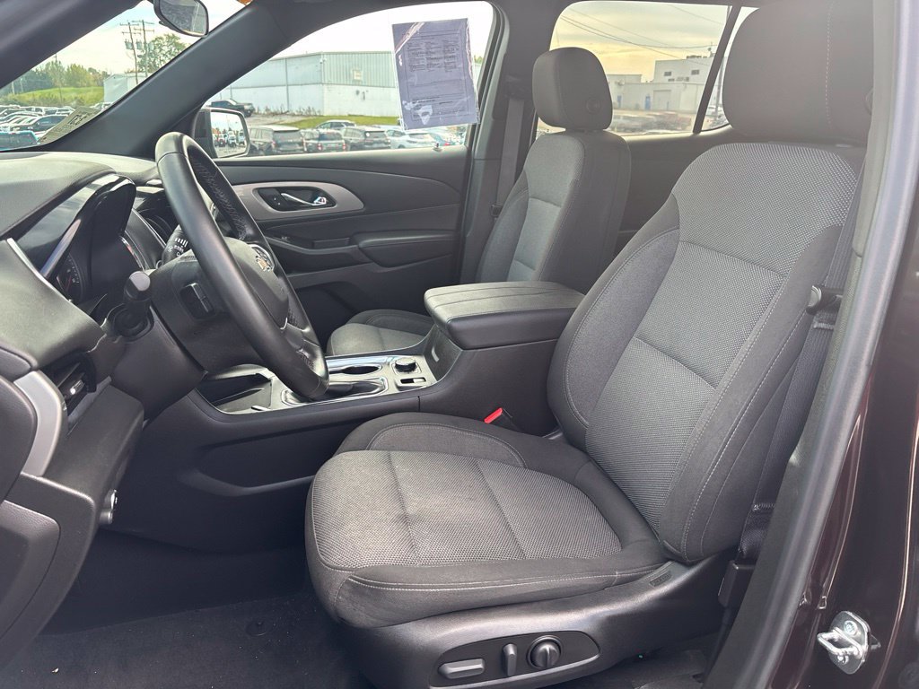 Used 2023 Chevrolet Traverse LT w/ LPO, Floor Liner Package AWD/4WD image 6