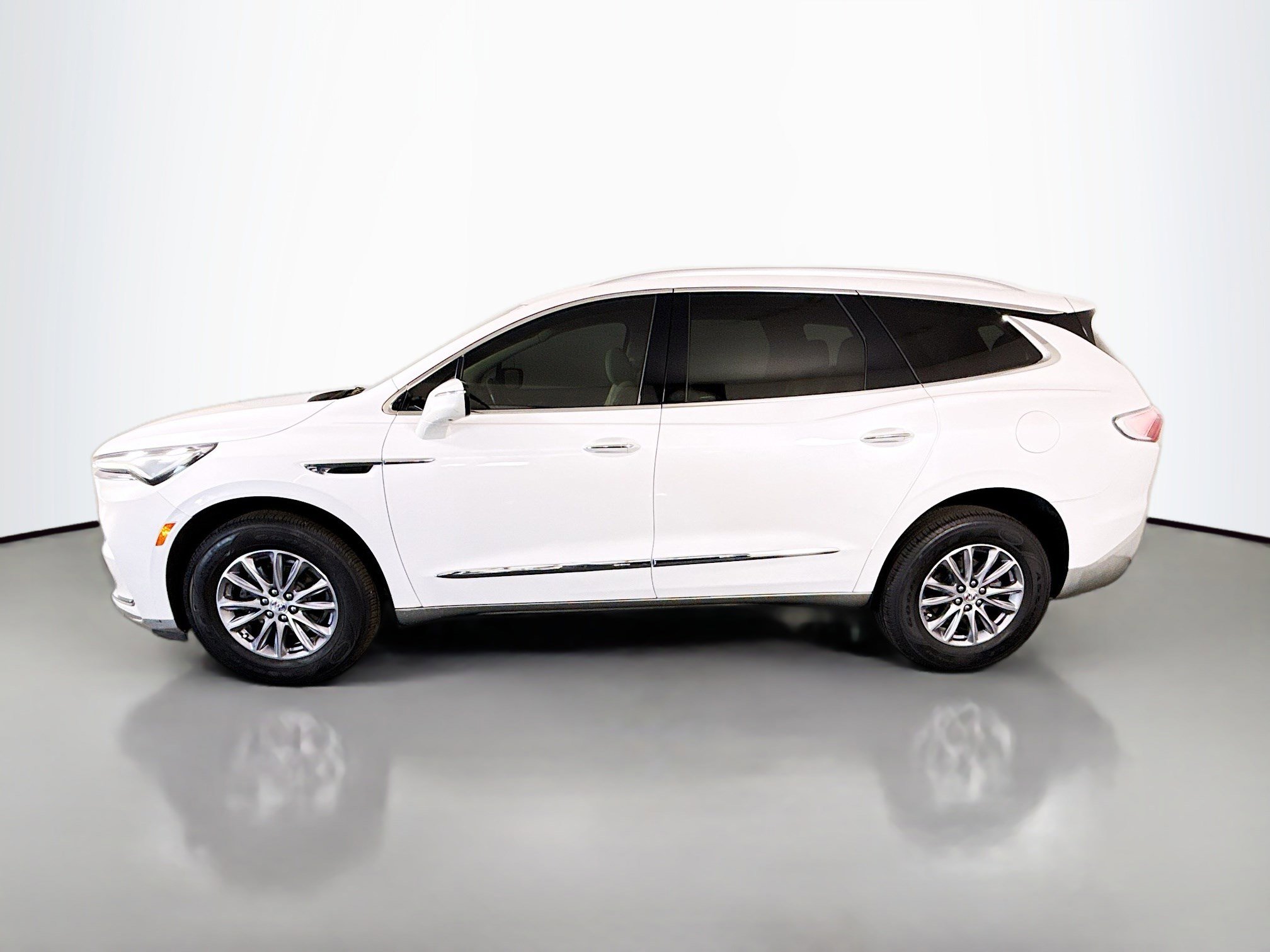 Used 2023 Buick Enclave Essence FWD image 6