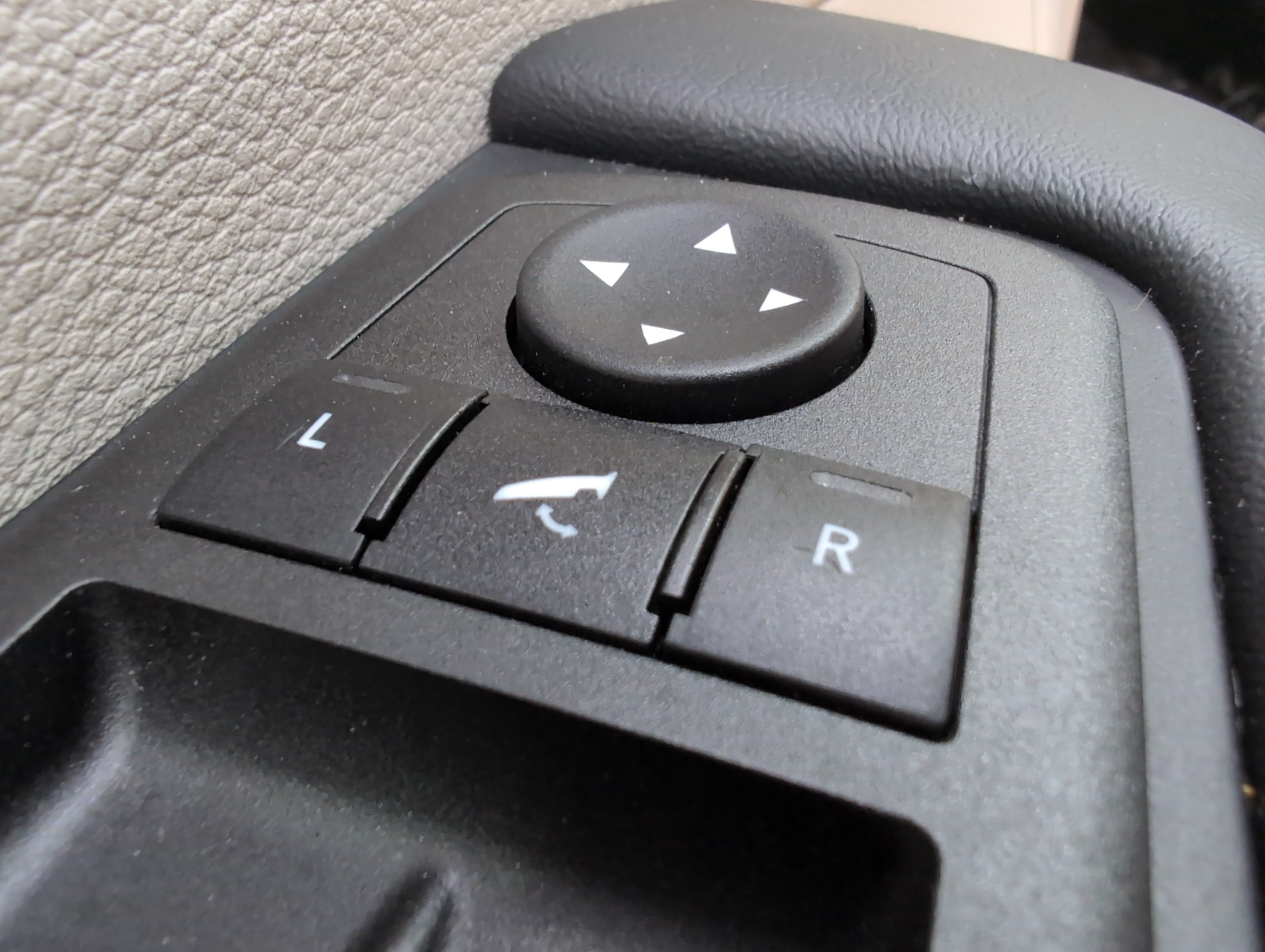 Used 2023 Chrysler Pacifica Limited FWD image 38