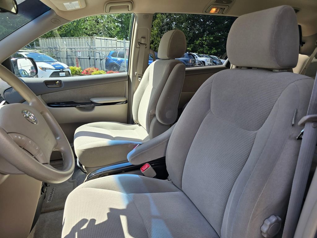 Used 2005 Toyota Sienna LE FWD image 12
