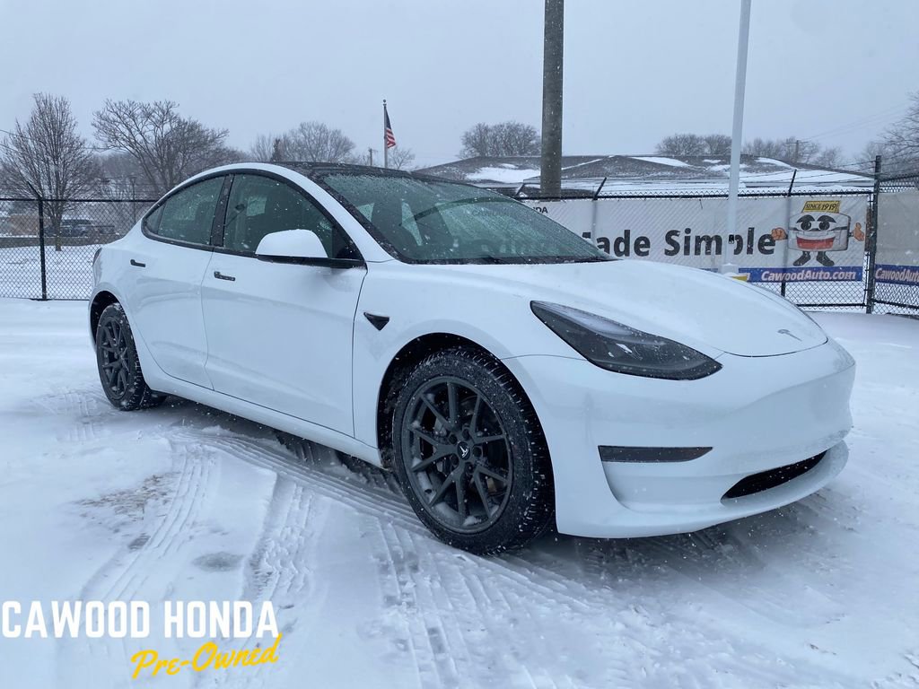 Used 2023 Tesla Model 3 Standard Range image 1