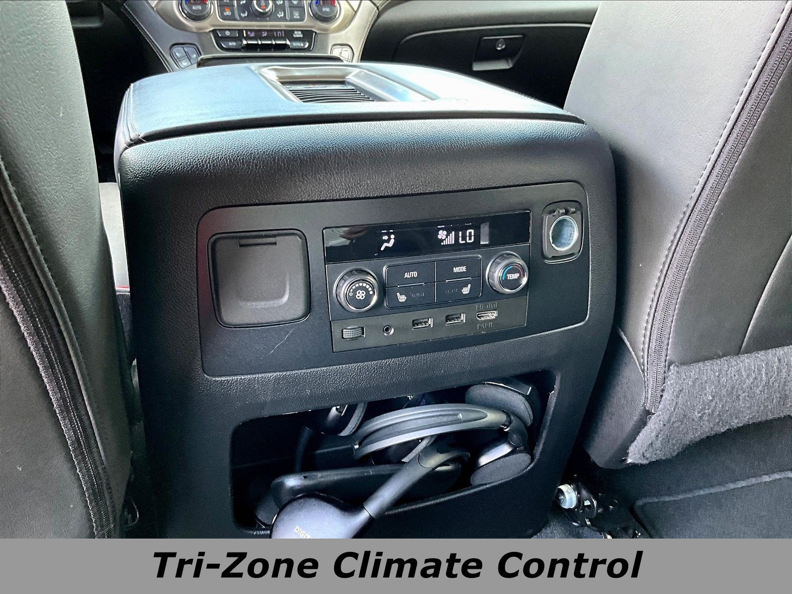 Used 2019 GMC Yukon XL Denali w/ Denali Ultimate Package AWD/4WD image 10
