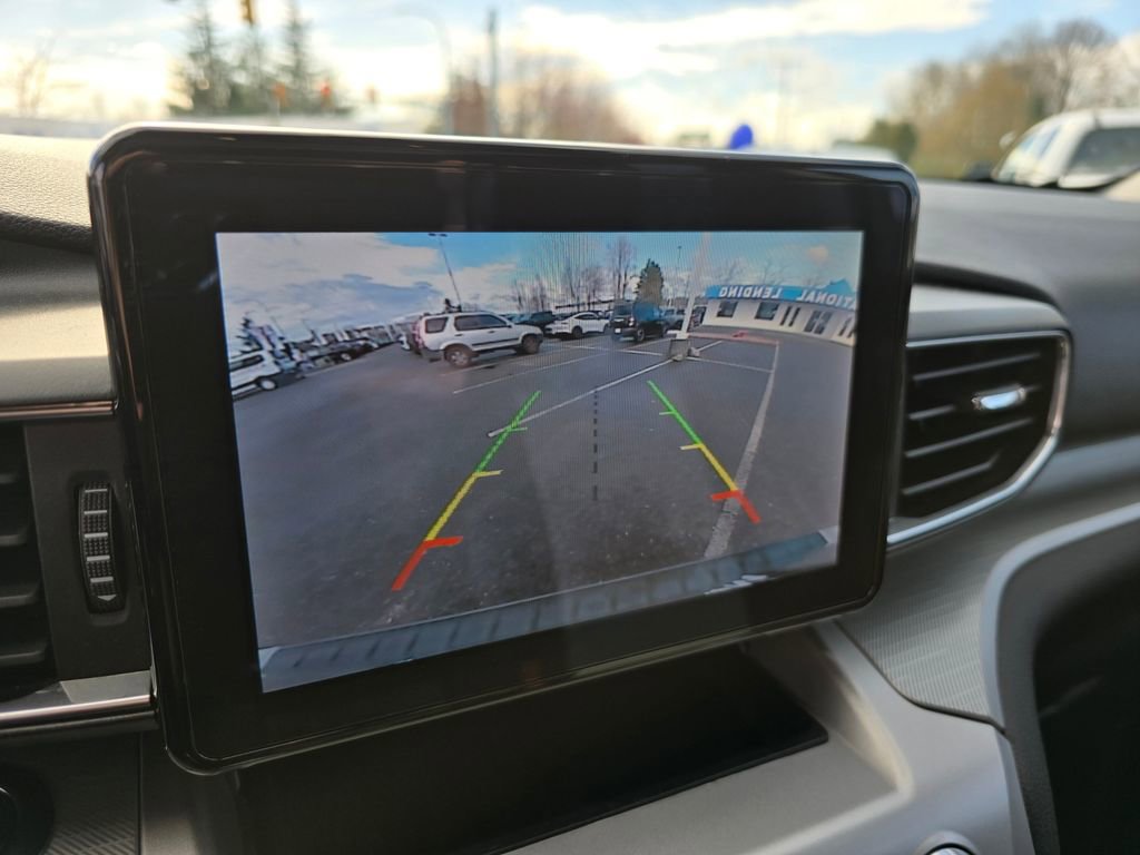 Used 2022 Ford Explorer XLT w/ Equipment Group 202A image 27