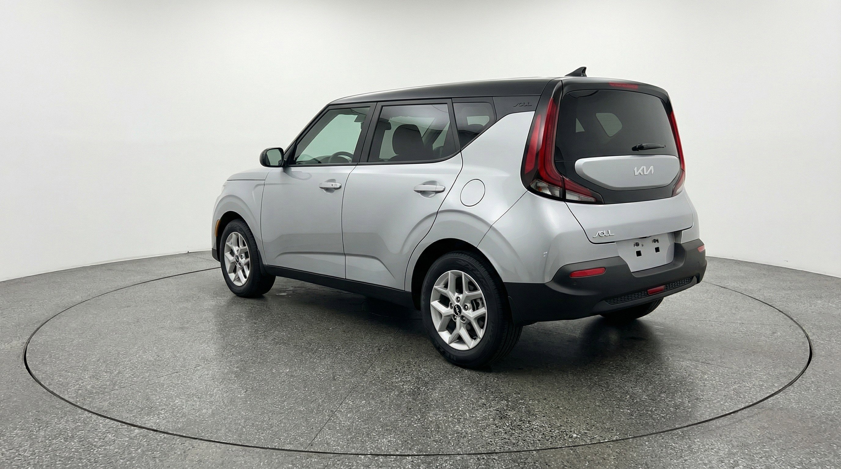 Used 2025 Kia Soul LX w/ LX Technology Package FWD image 6
