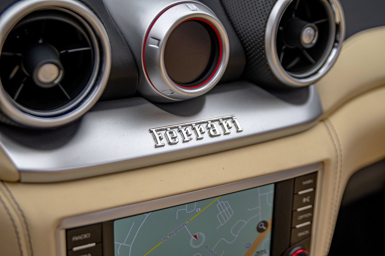 Used 2016 Ferrari California T RWD image 32