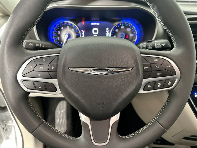 Used 2024 Chrysler Pacifica Touring-L image 20