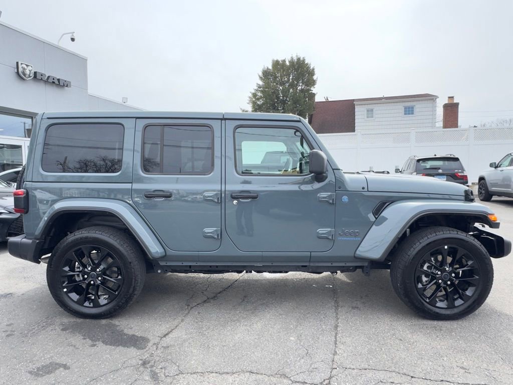 Used 2025 Jeep Wrangler Unlimited Sahara w/ Safety Group image 8