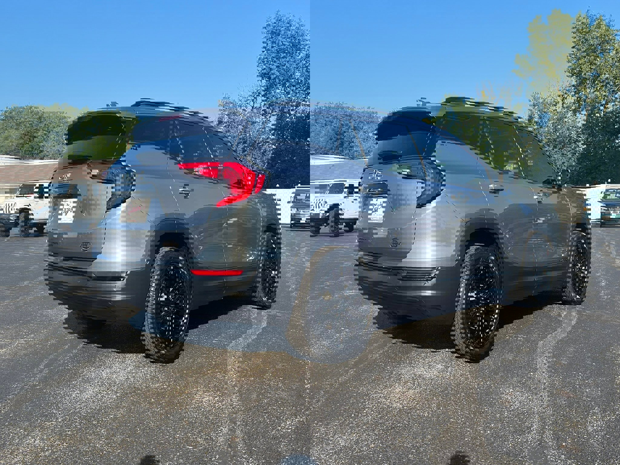 Used 2021 GMC Terrain SLE w/ Driver Convenience Package image 3