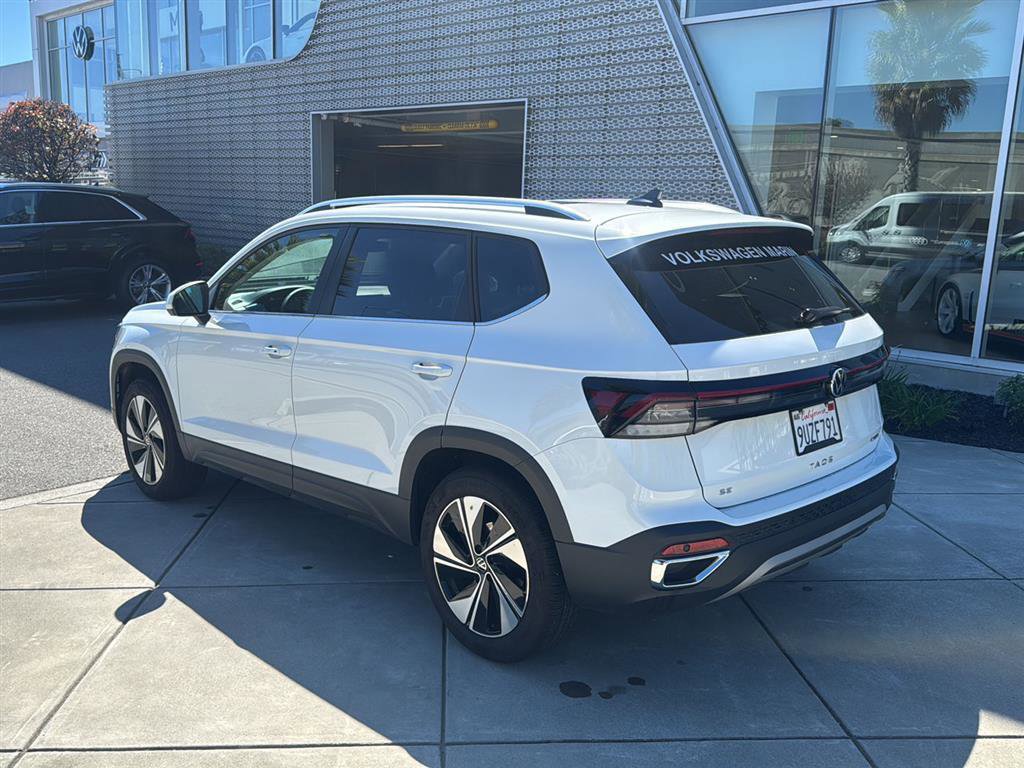 Used 2025 Volkswagen Taos SE w/ Panoramic Sunroof Package image 8