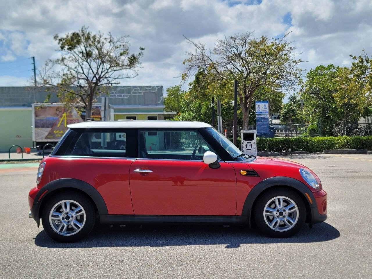 Used 2013 MINI Cooper Hardtop w/ Premium Pkg 2 image 5