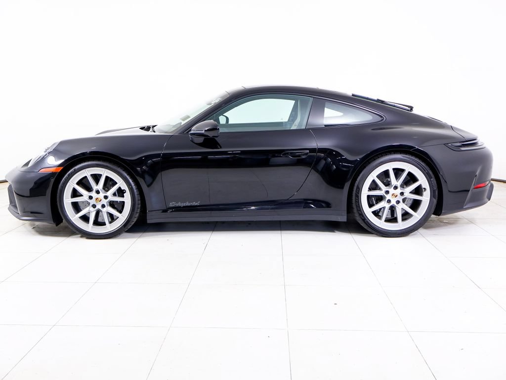 Certified 2025 Porsche 911 Carrera GTS RWD image 2