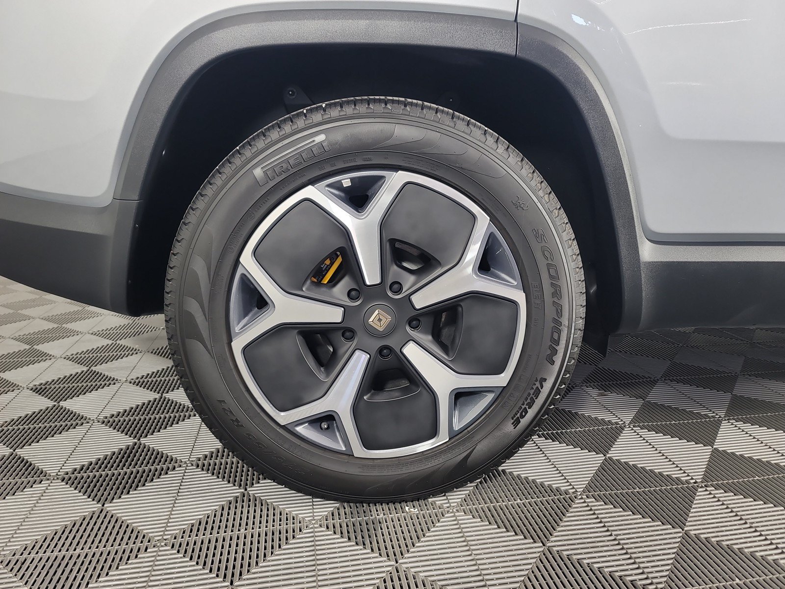 Used 2024 Rivian R1S Adventure AWD/4WD image 12
