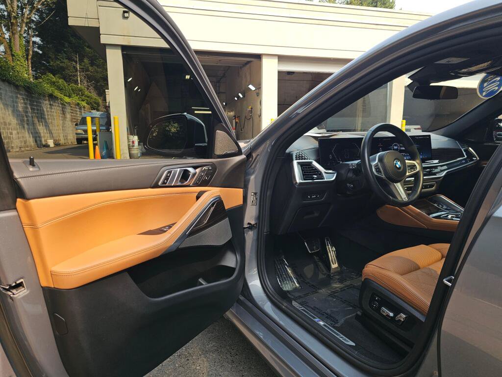 Used 2026 BMW X6 xDrive40i w/ Climate Comfort Package AWD/4WD image 23