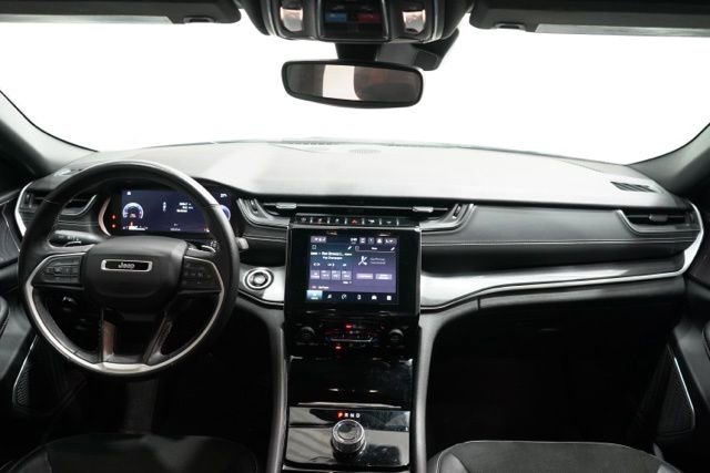 Used 2022 Jeep Grand Cherokee Altitude image 15