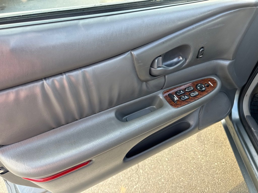 Used 2005 Buick Century Custom image 10