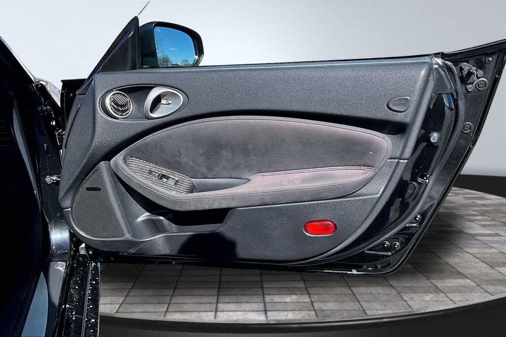 Used 2014 Nissan 370Z Touring image 24