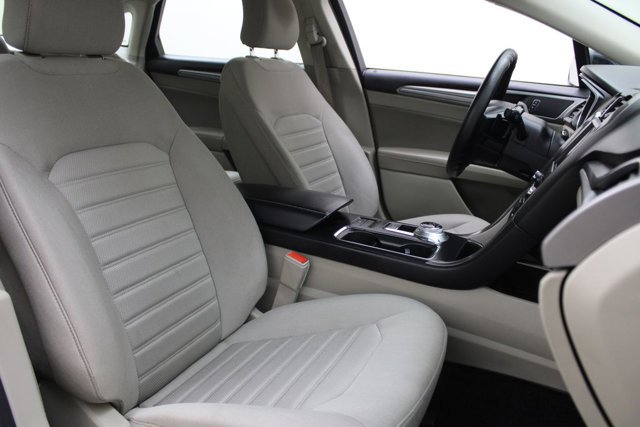 Certified 2019 Ford Fusion SE FWD image 3