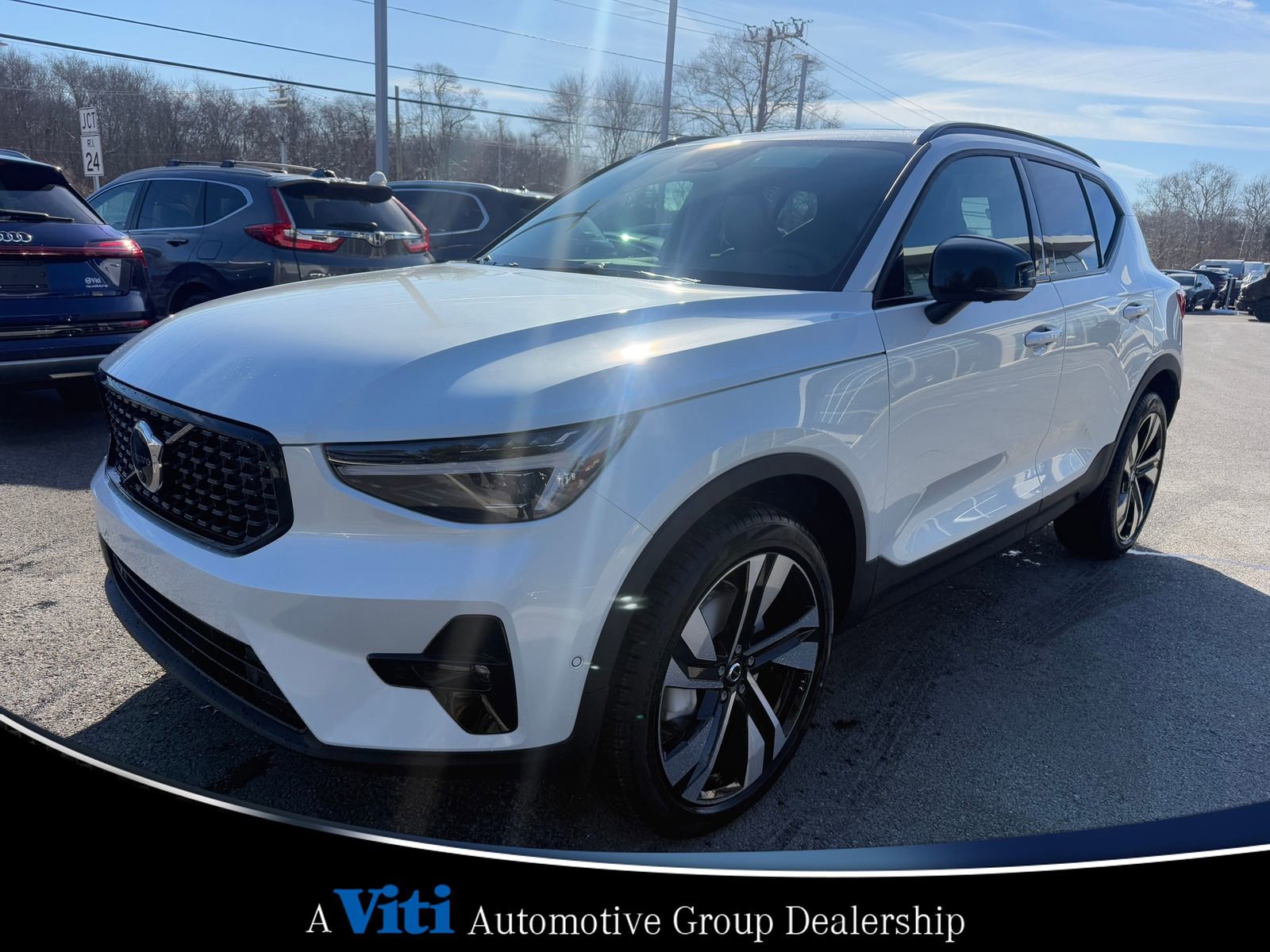 Used 2026 Volvo XC40 B5 Plus w/ Climate Package AWD/4WD image 4