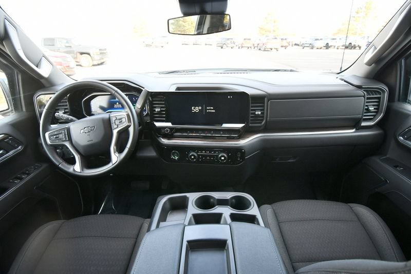 Used 2023 Chevrolet Silverado 1500 RST w/ Z71 Off-Road Package AWD/4WD image 3