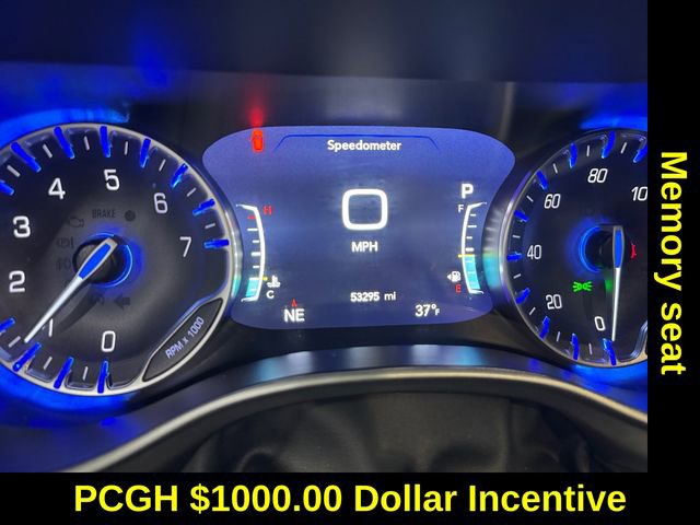 Used 2024 Chrysler Pacifica Touring-L image 2