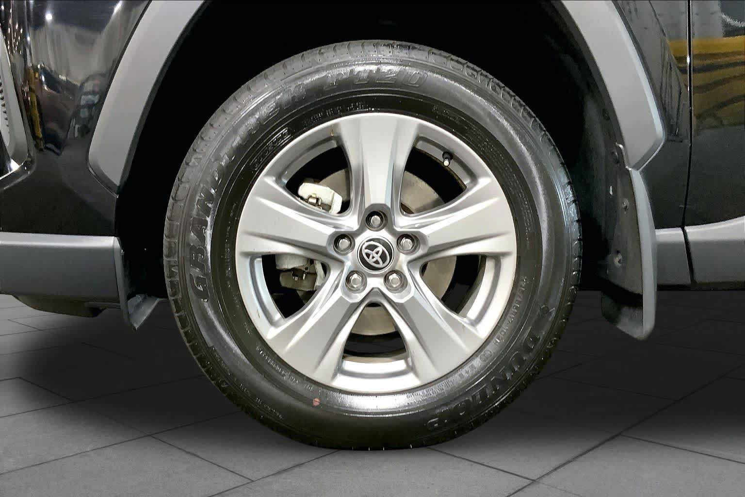 Certified 2024 Toyota RAV4 XLE w/ Convenience Package AWD/4WD image 11