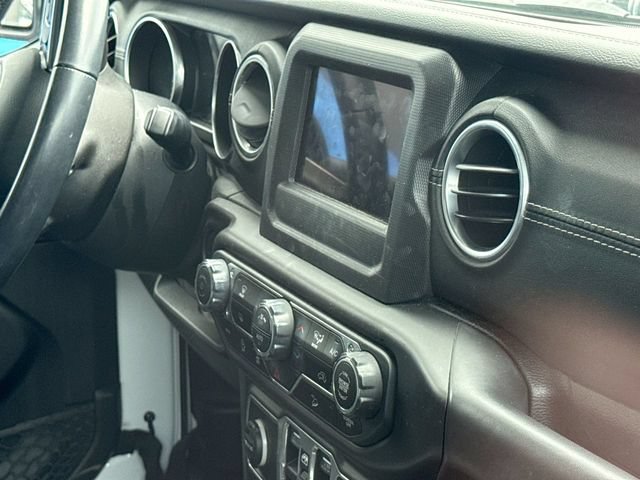 Used 2018 Jeep Wrangler Unlimited Sahara AWD/4WD image 14