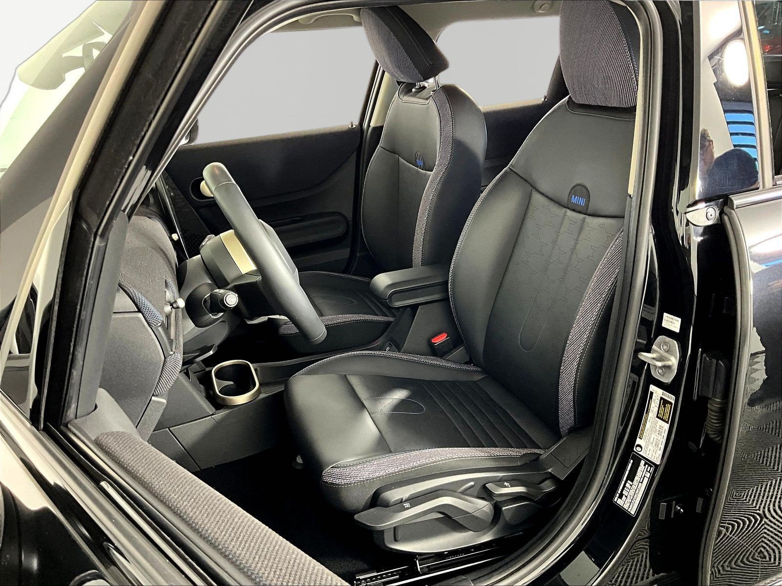 Used 2025 MINI Cooper S FWD image 19