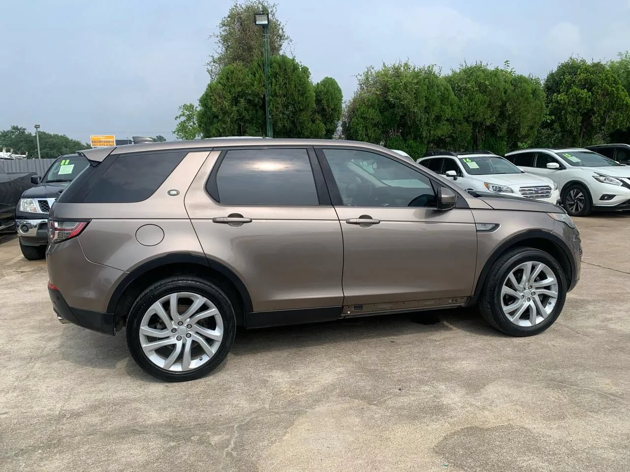 Used 2017 Land Rover Discovery Sport HSE AWD/4WD image 8