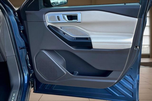 Used 2020 Ford Explorer Platinum w/ Premium Technology Package AWD/4WD image 23