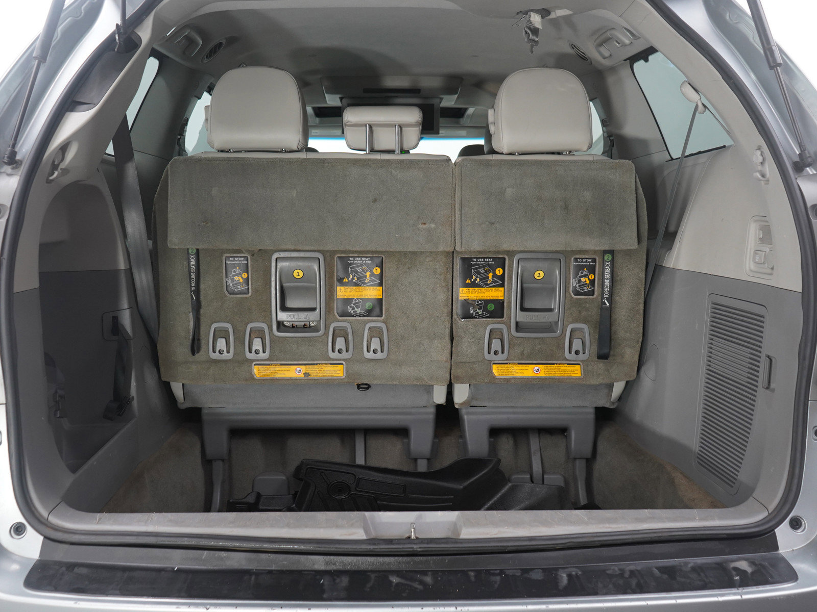 Used 2013 Toyota Sienna XLE w/ Entertainment Pkg FWD image 19