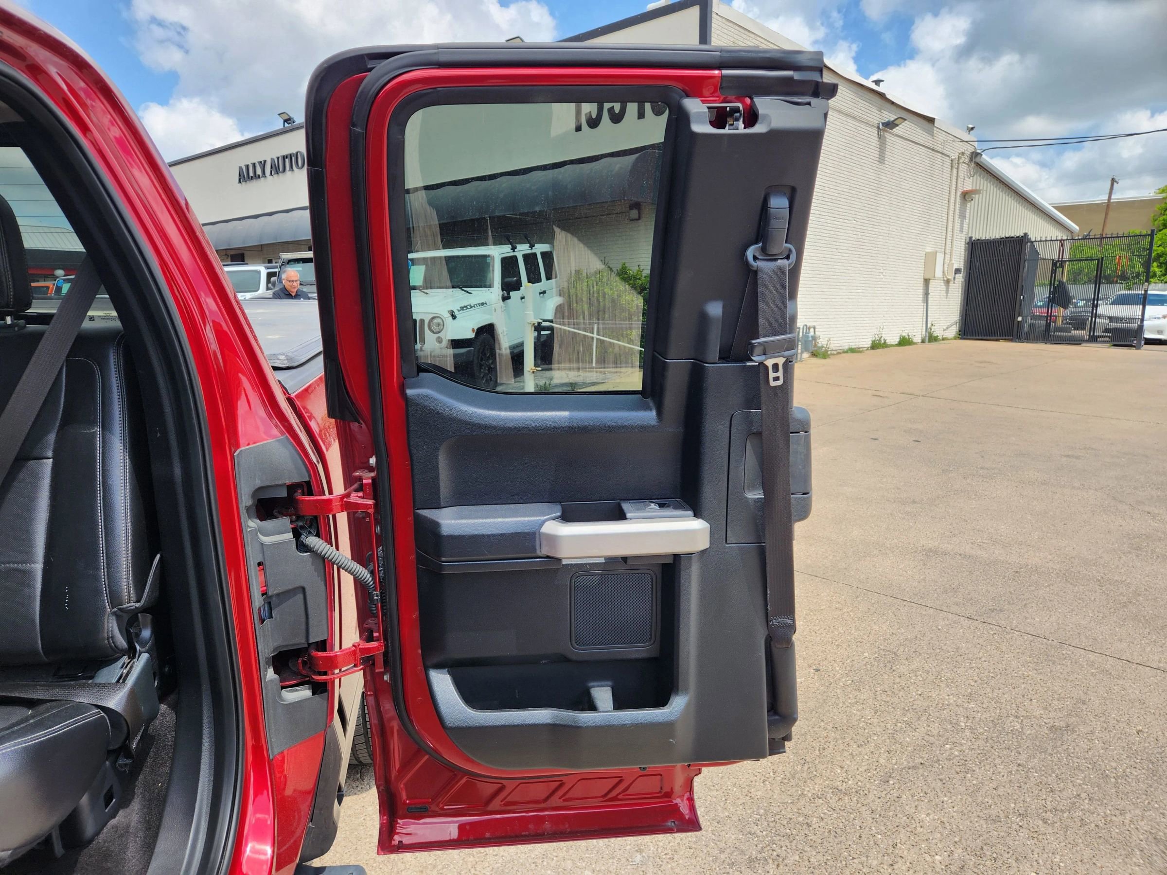 Used 2015 Ford F150 Lariat w/ Equipment Group 501A Mid image 11