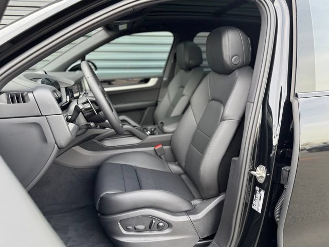 New 2026 Porsche Cayenne AWD/4WD image 5