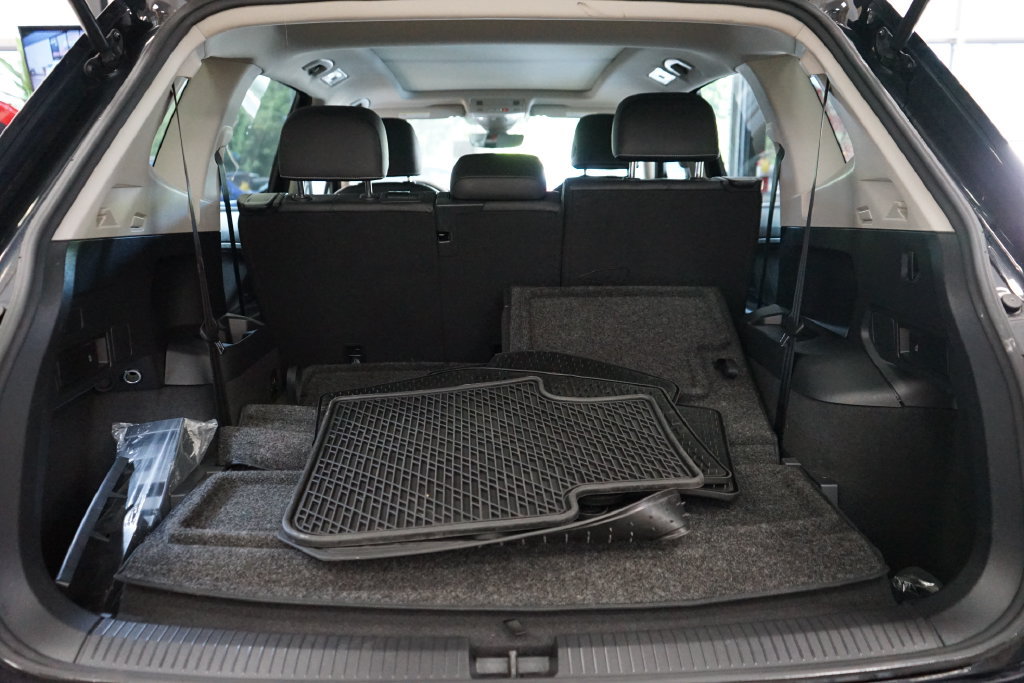 Used 2022 Volkswagen Tiguan SE FWD image 49