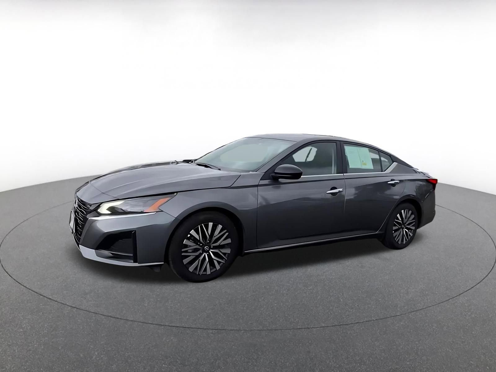 Used 2025 Nissan Altima 2.5 SV FWD image 8