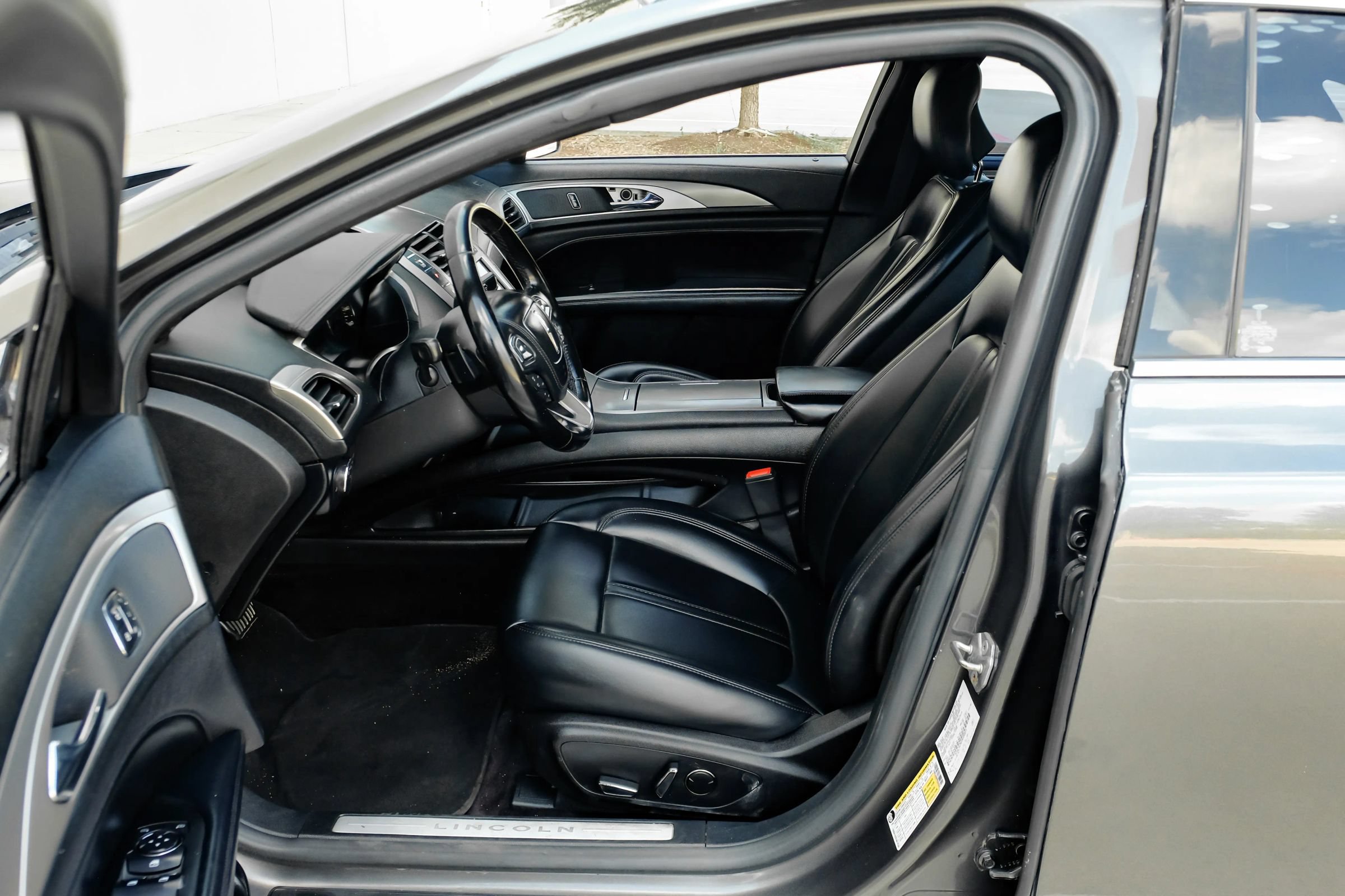 Used 2017 Lincoln MKZ Premiere FWD image 4