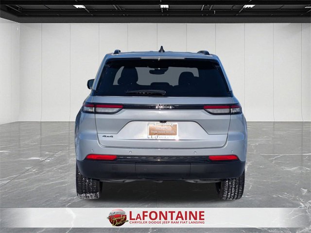 Used 2024 Jeep Grand Cherokee Altitude image 4