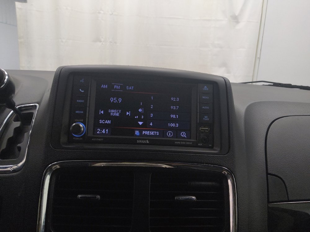 Used 2020 Dodge Grand Caravan SXT image 25