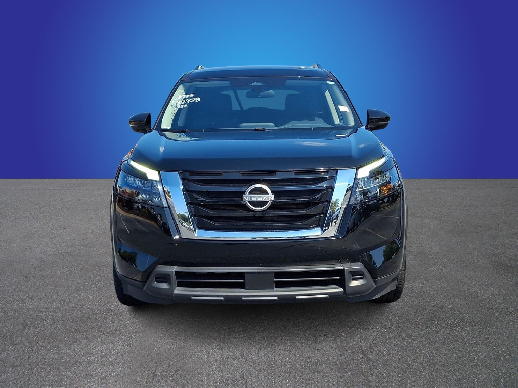 Used 2025 Nissan Pathfinder SV AWD/4WD image 2