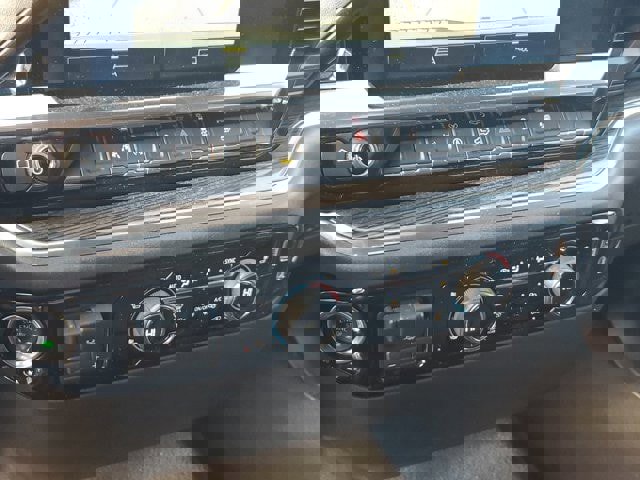 Used 2025 Chevrolet Silverado 1500 LT image 26