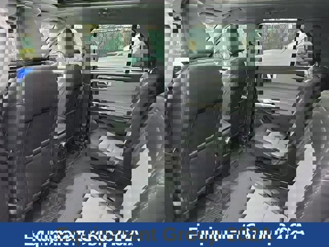 Used 2022 Ford Explorer XLT w/ Equipment Group 202A image 8