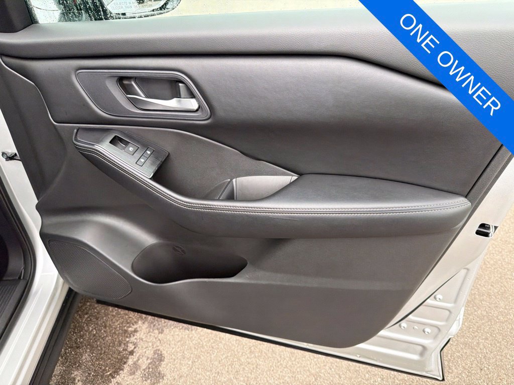 Used 2024 Nissan Rogue SV AWD/4WD image 8