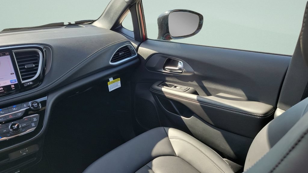 New 2027 Chrysler Pacifica Select AWD/4WD image 13
